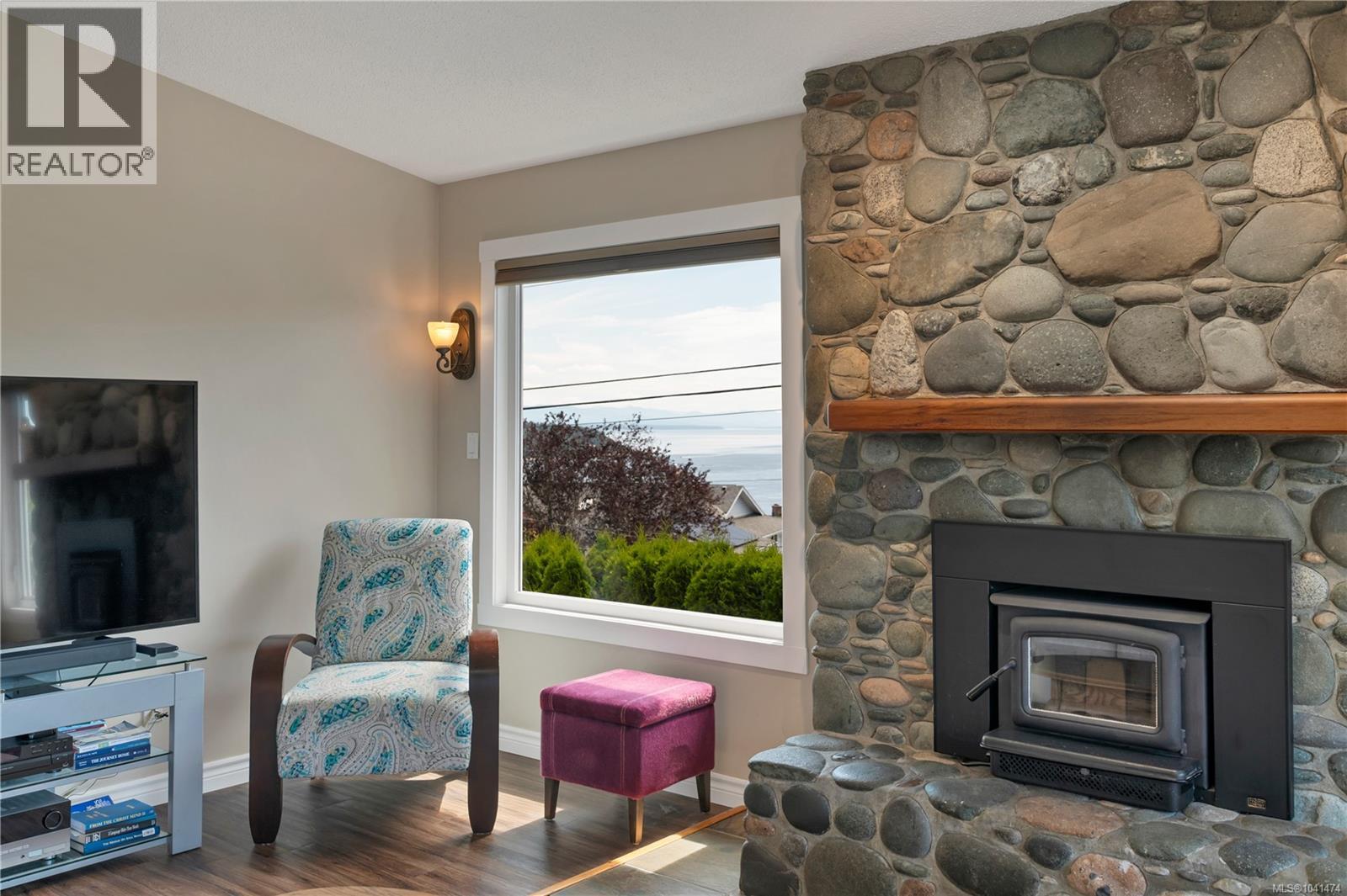 541 Alder St S - 4