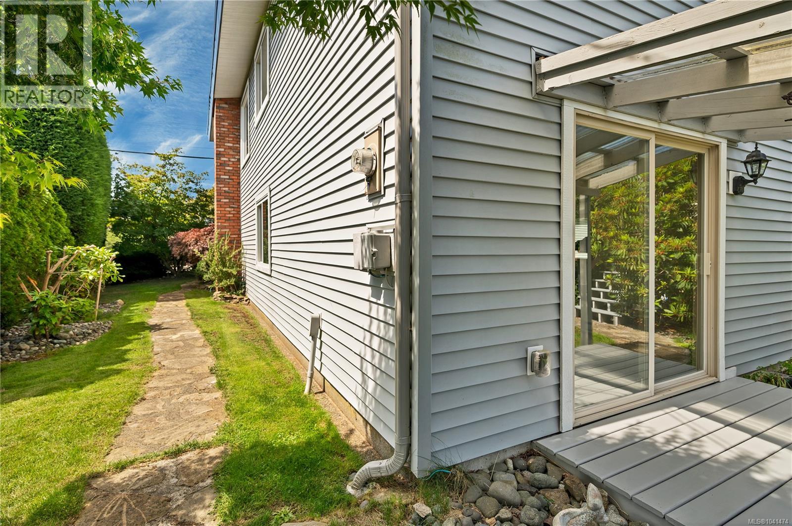 541 Alder St S - 48