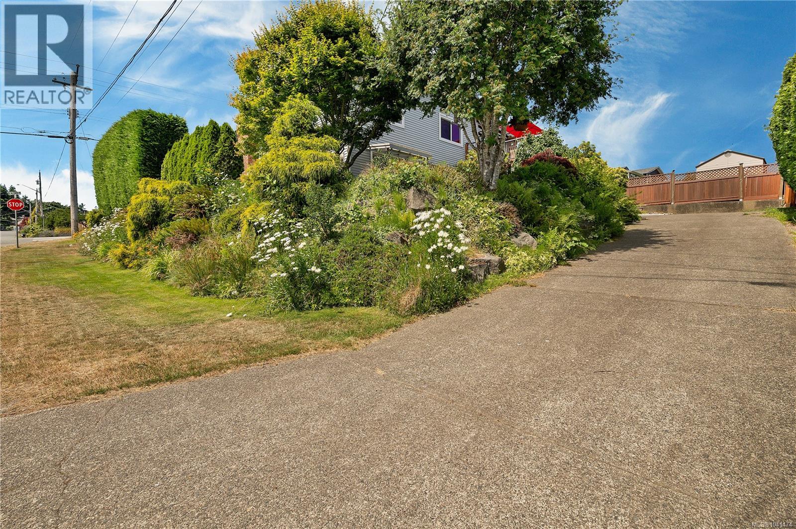 541 Alder St S - 54