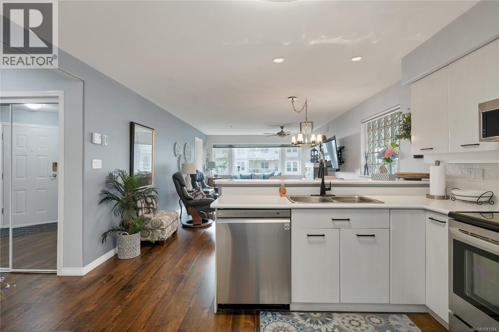 #105 350 Island Hwy S - 1