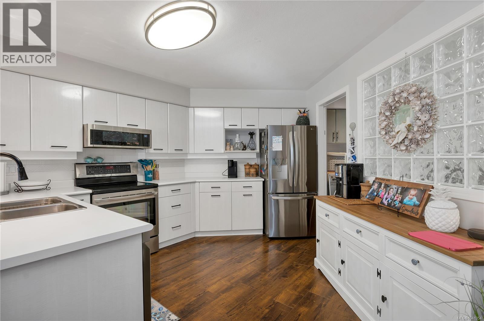 #105 350 Island Hwy S - 11