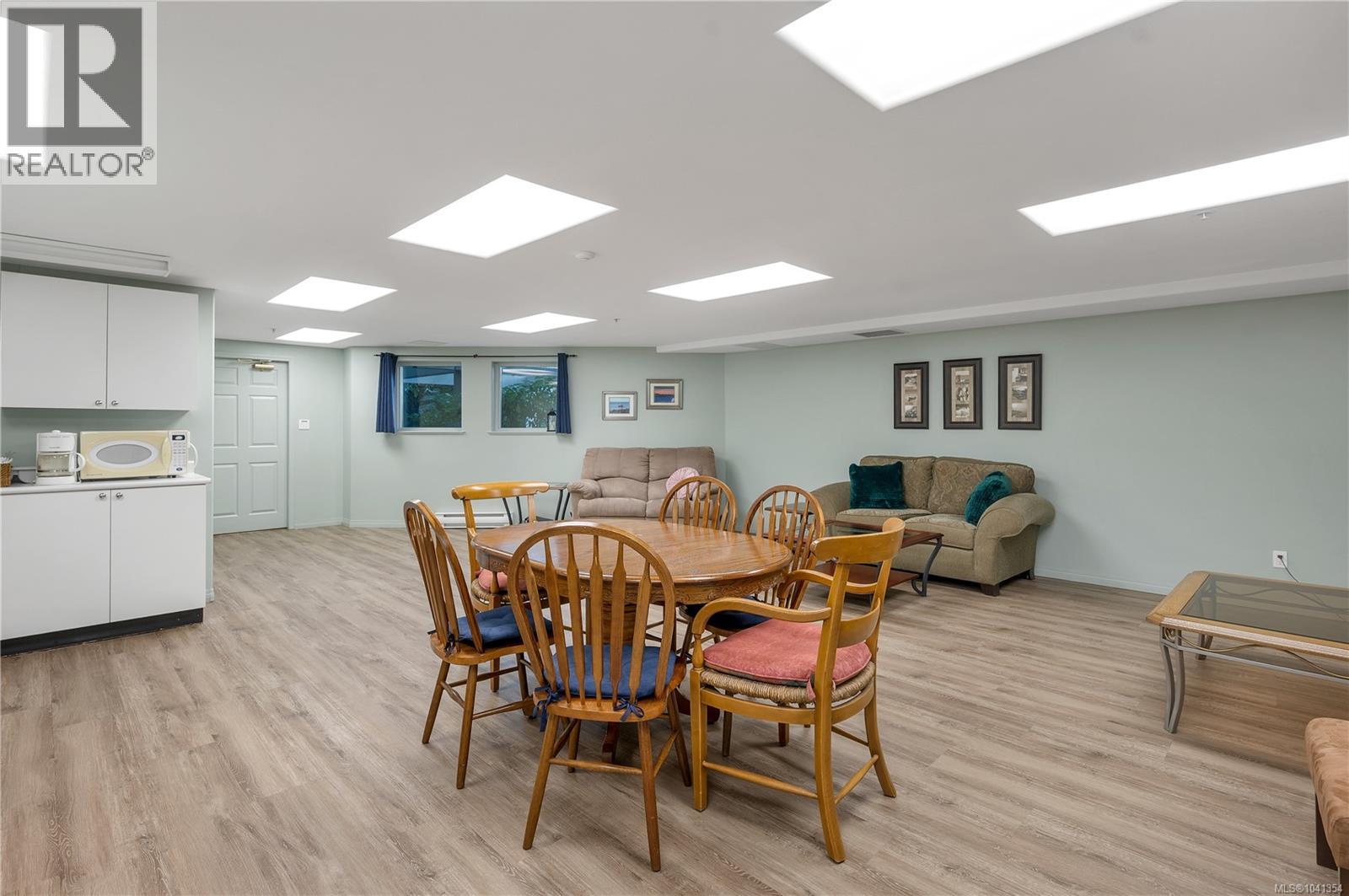 #105 350 Island Hwy S - 23
