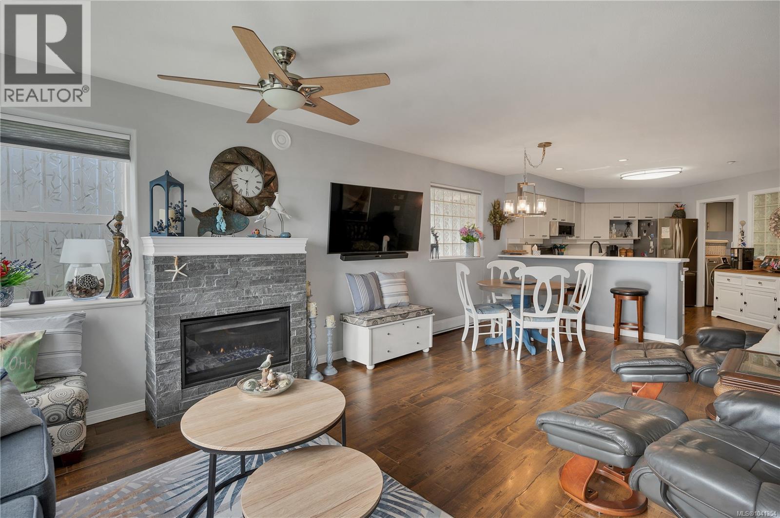 #105 350 Island Hwy S - 3