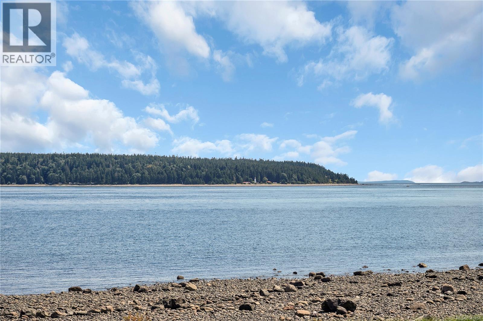 #105 350 Island Hwy S - 32