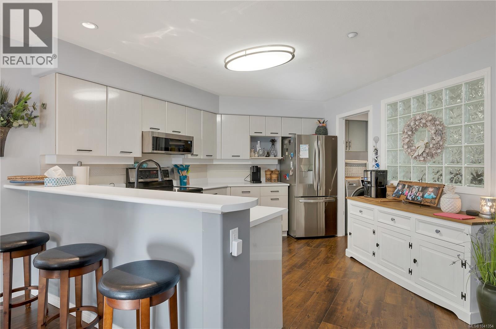 #105 350 Island Hwy S - 9