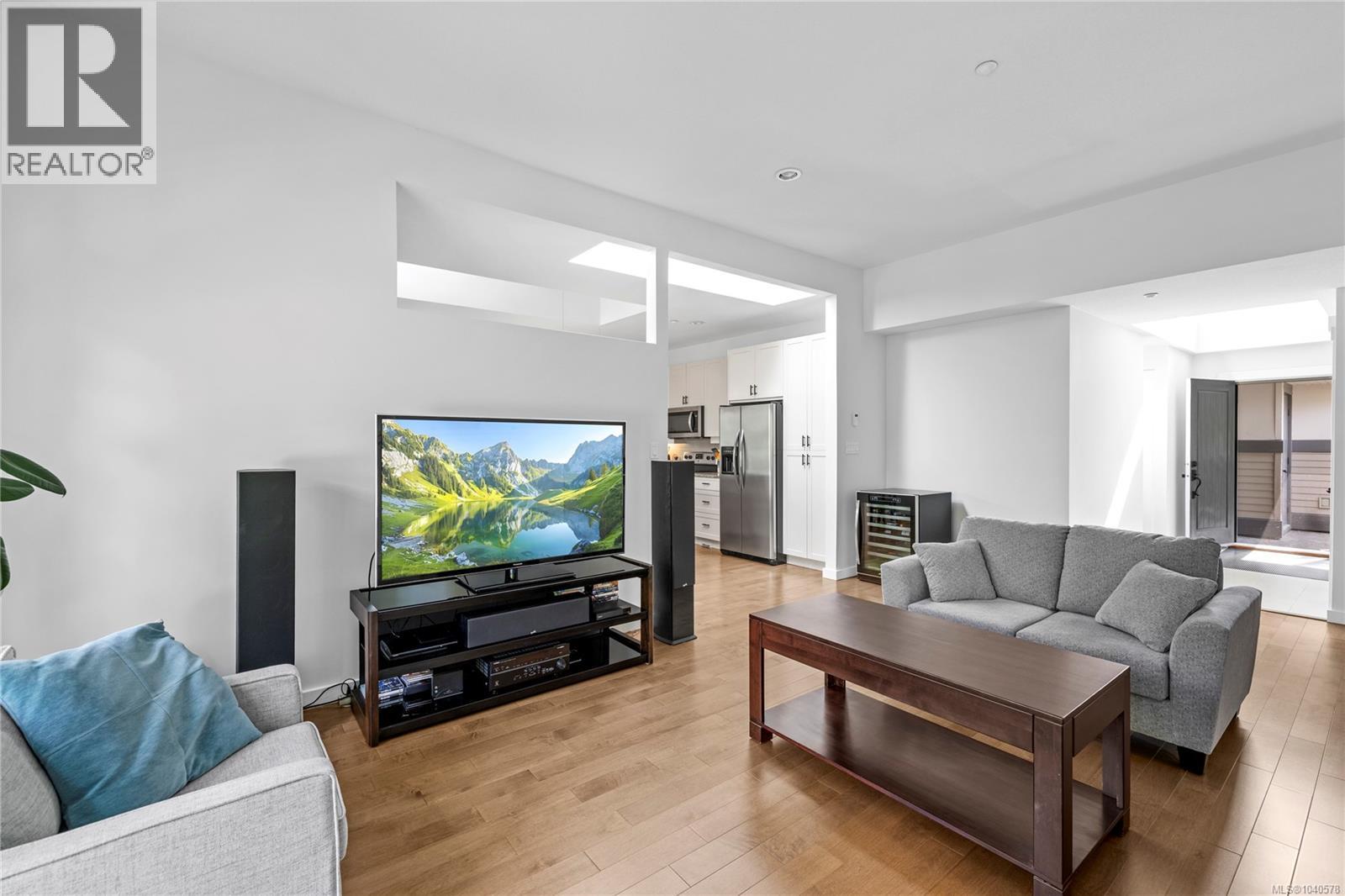 #12 500 Corfield St S - 21
