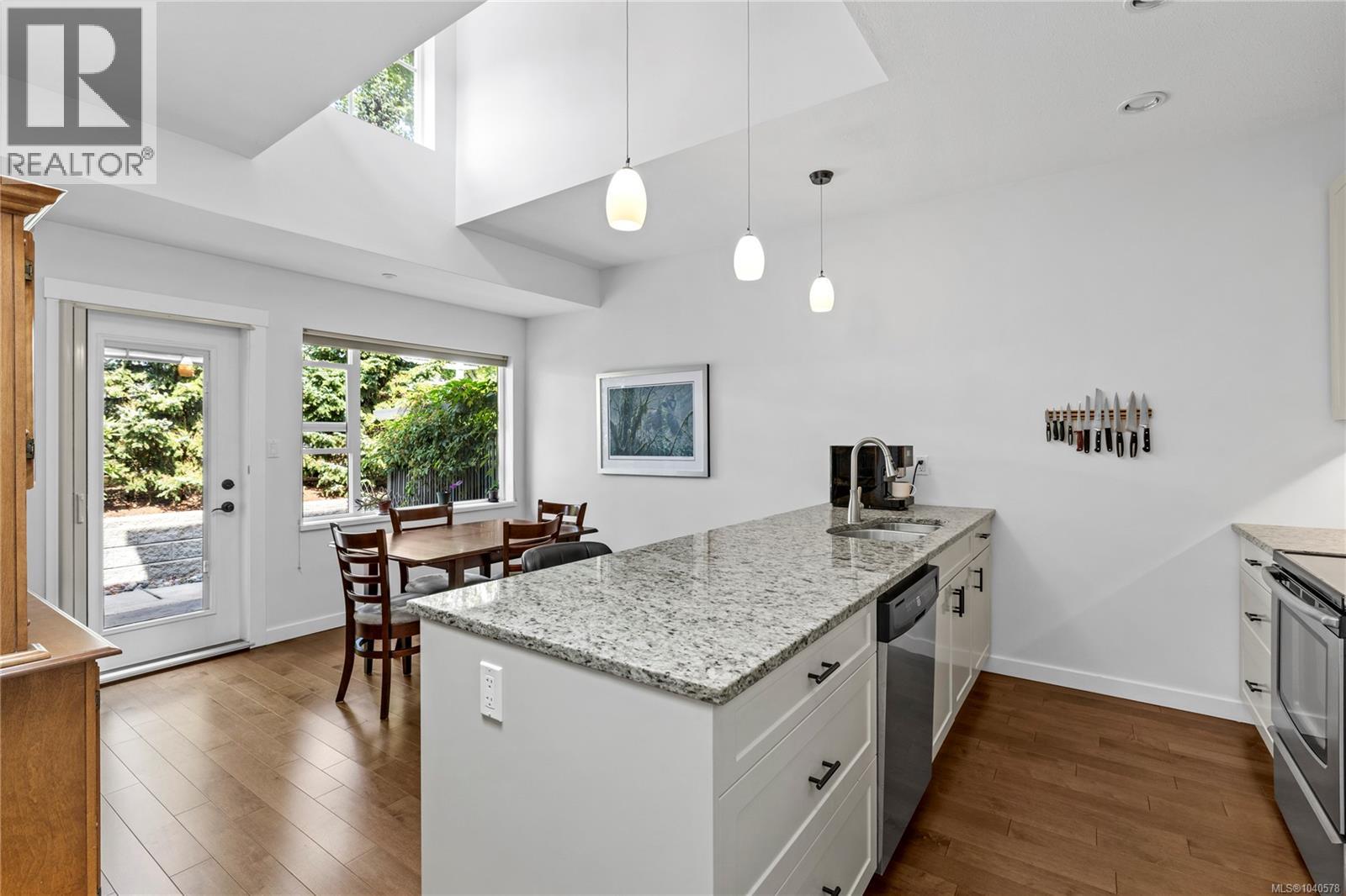 #12 500 Corfield St S - 23