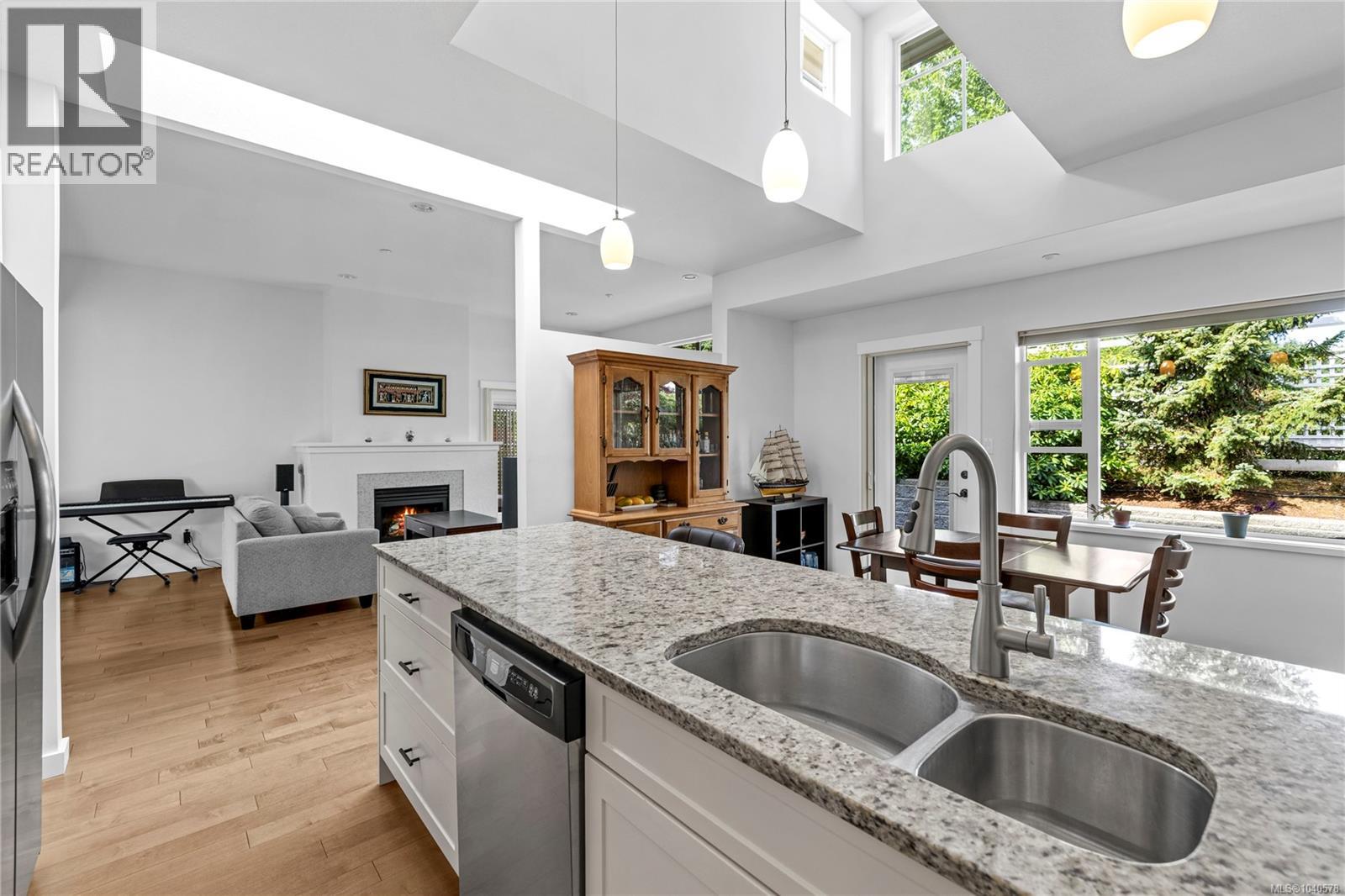 #12 500 Corfield St S - 3