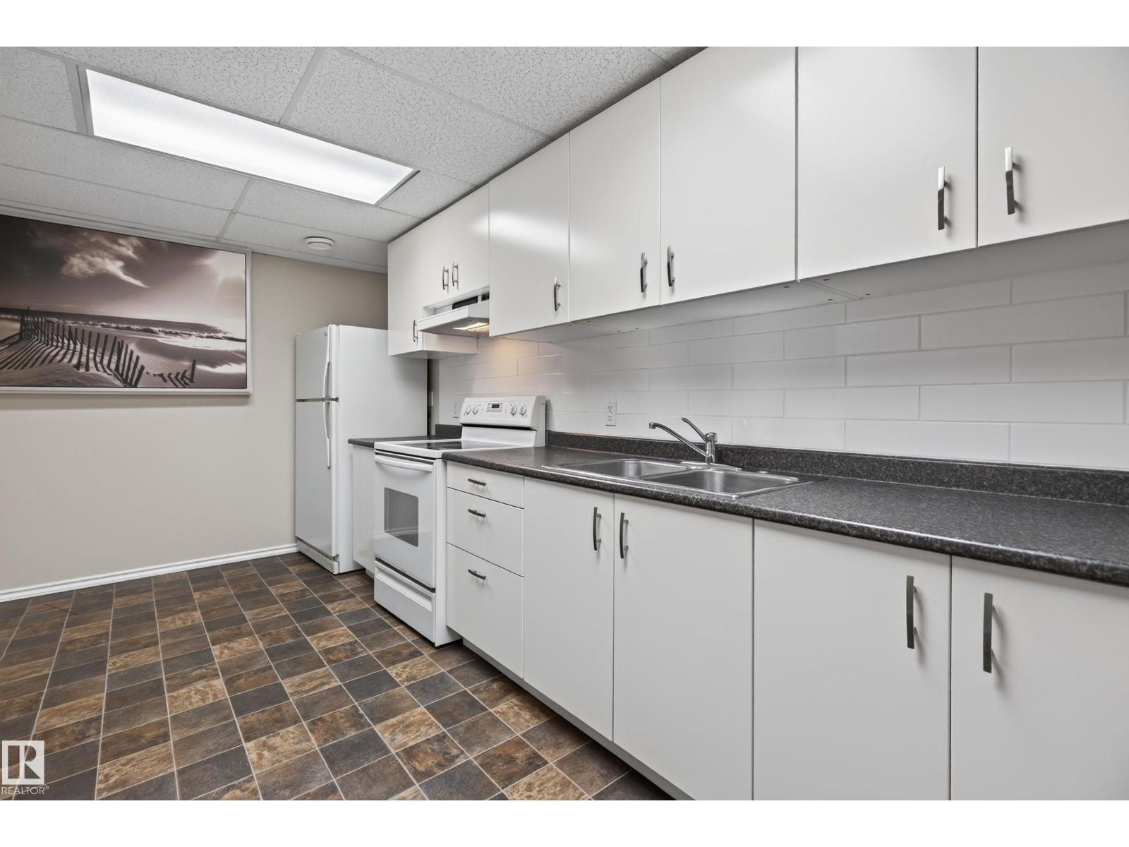 475 HIGHWOOD BV — photo 26