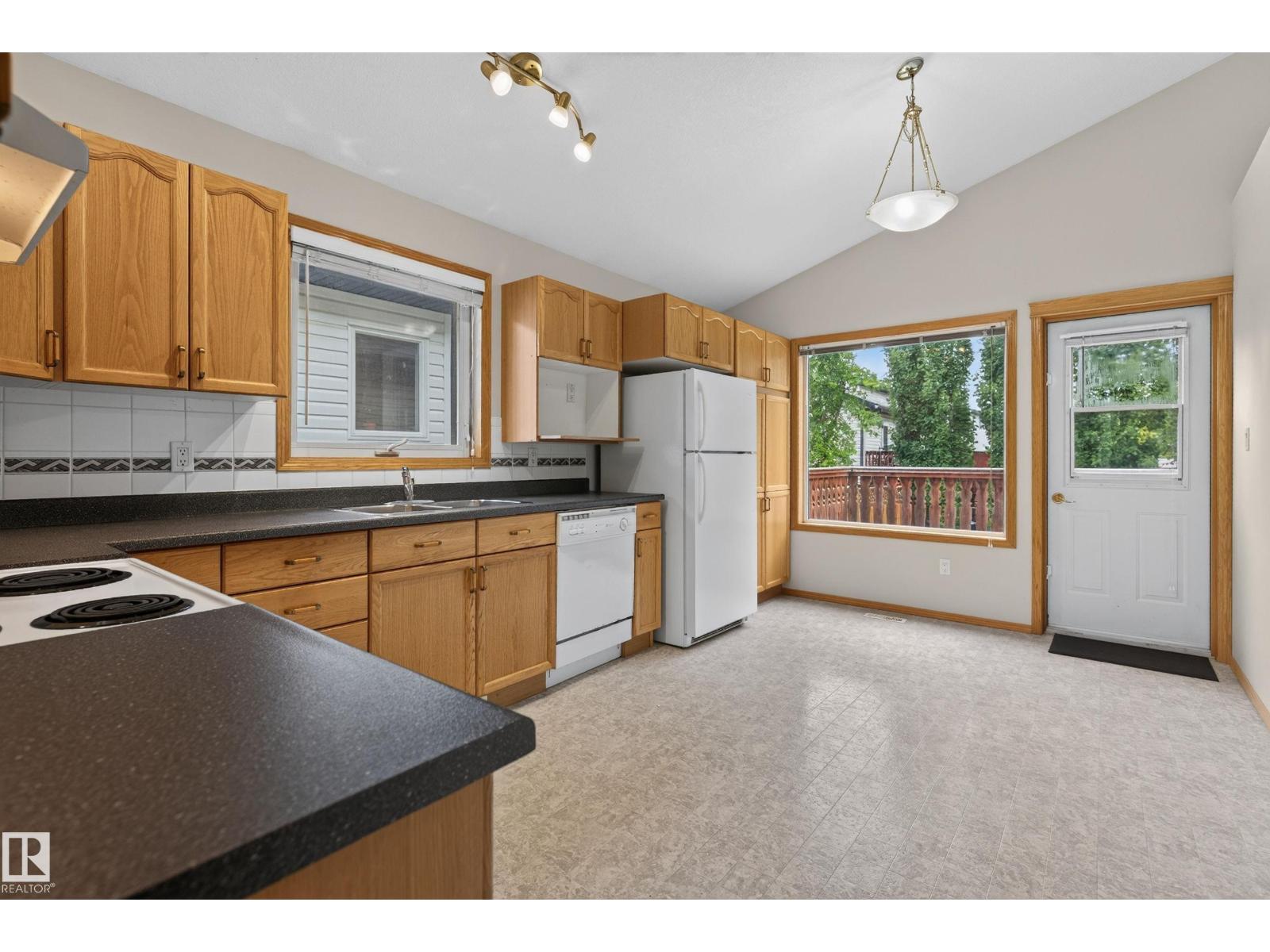 475 HIGHWOOD BV — photo 11