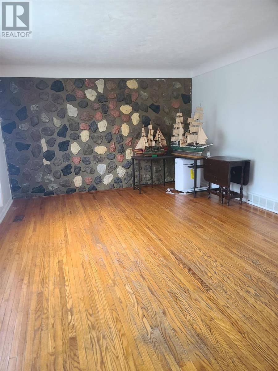 135 Dieppe AVE - 5