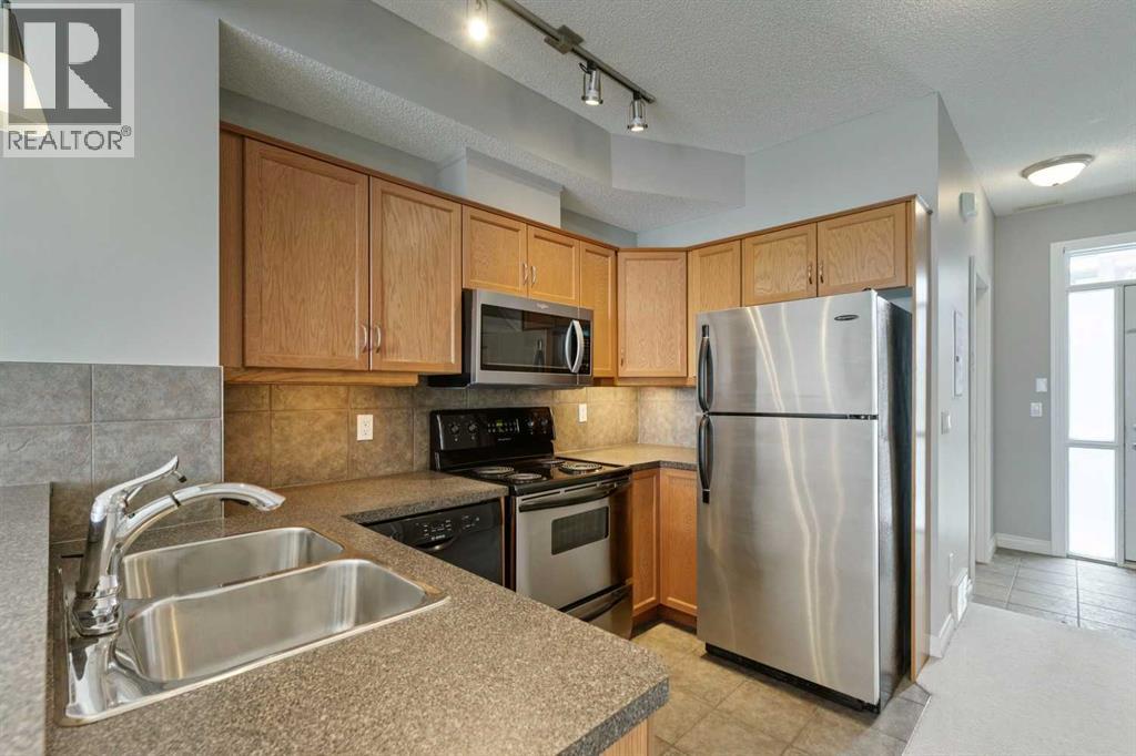 #14 133 Rockyledge View NW - 3