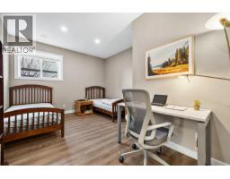 687 Acadia Street, Kelowna, BC V1V0A8 Photo 32