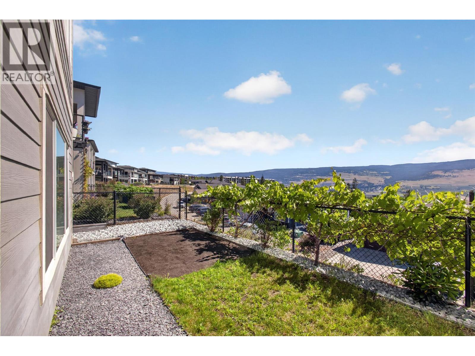 687 Acadia Street - 37