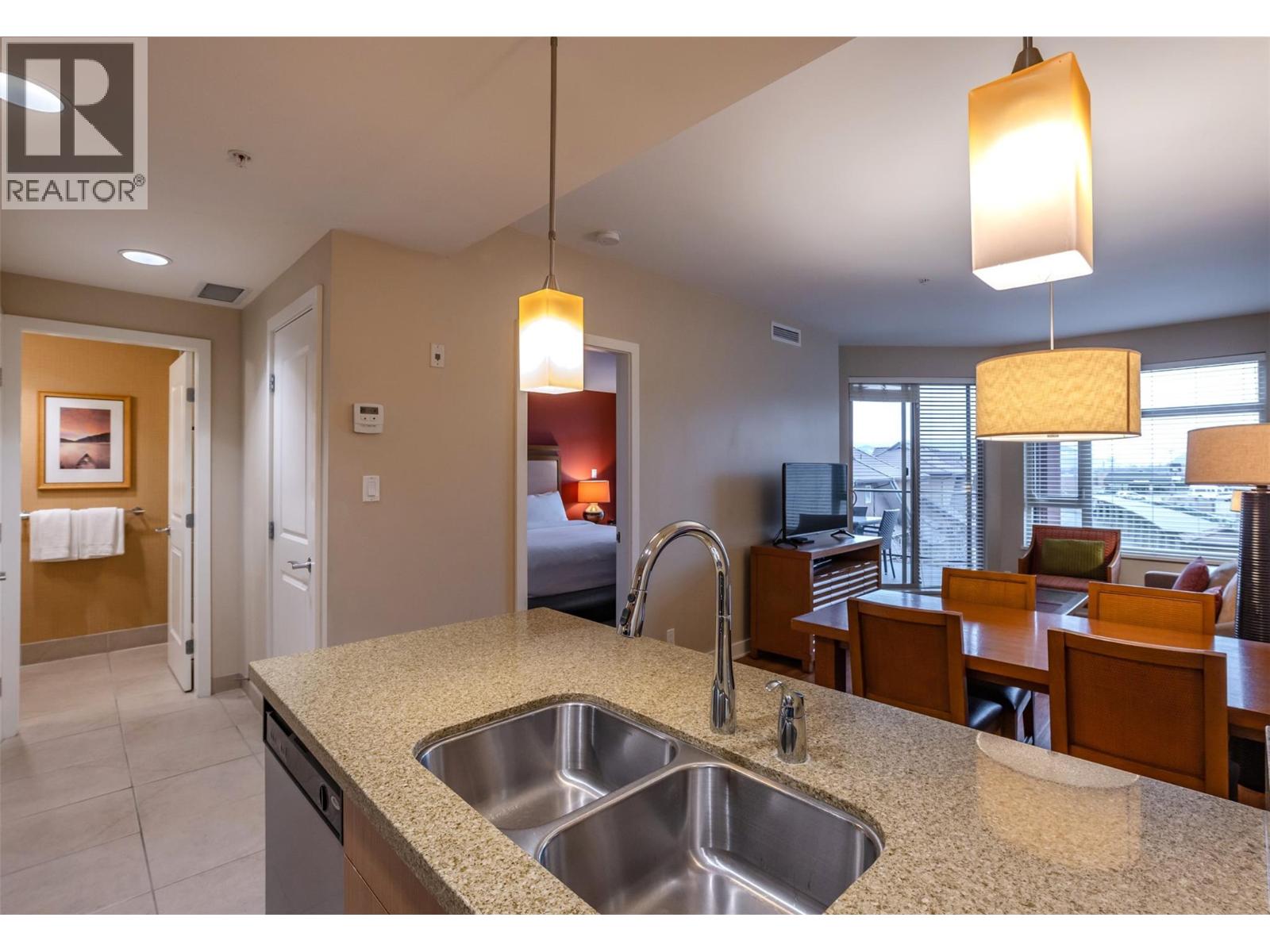 #327 15 PARK Place - 5