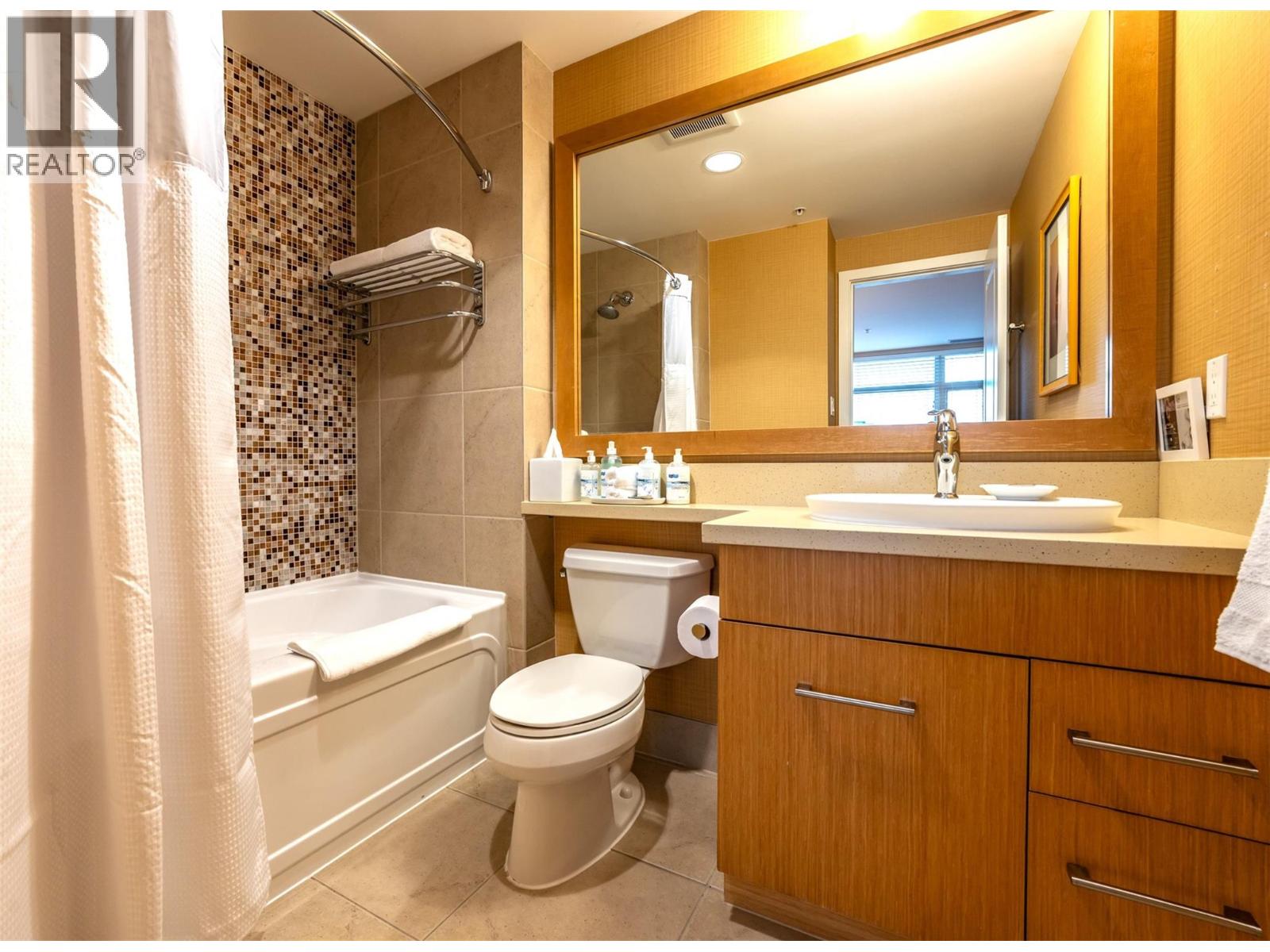 #327 15 PARK Place - 20