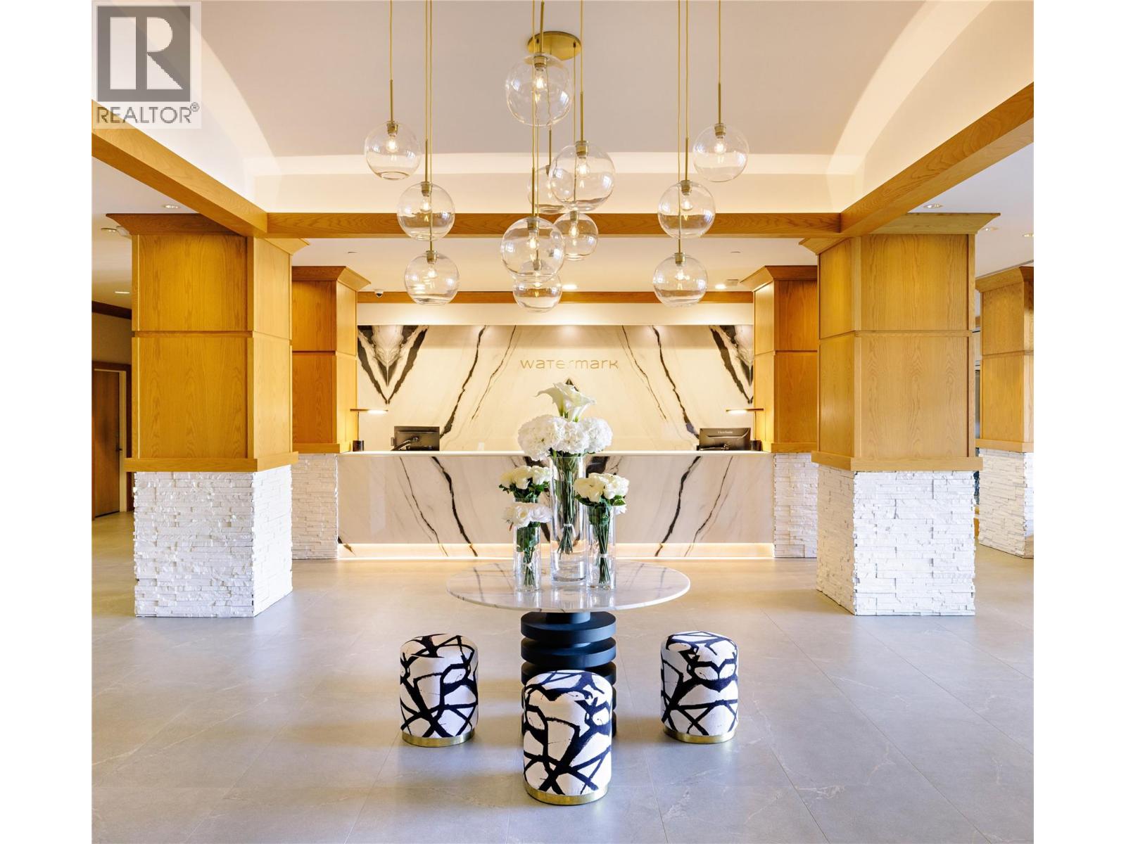 #327 15 PARK Place - 34