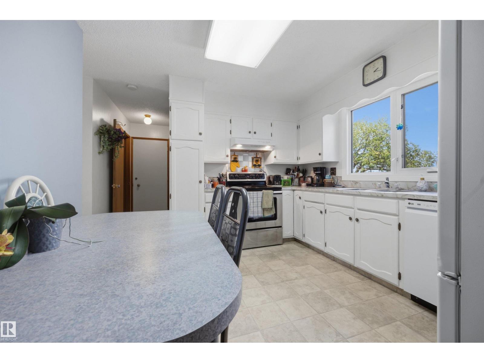 39 MANOR DR — photo 36