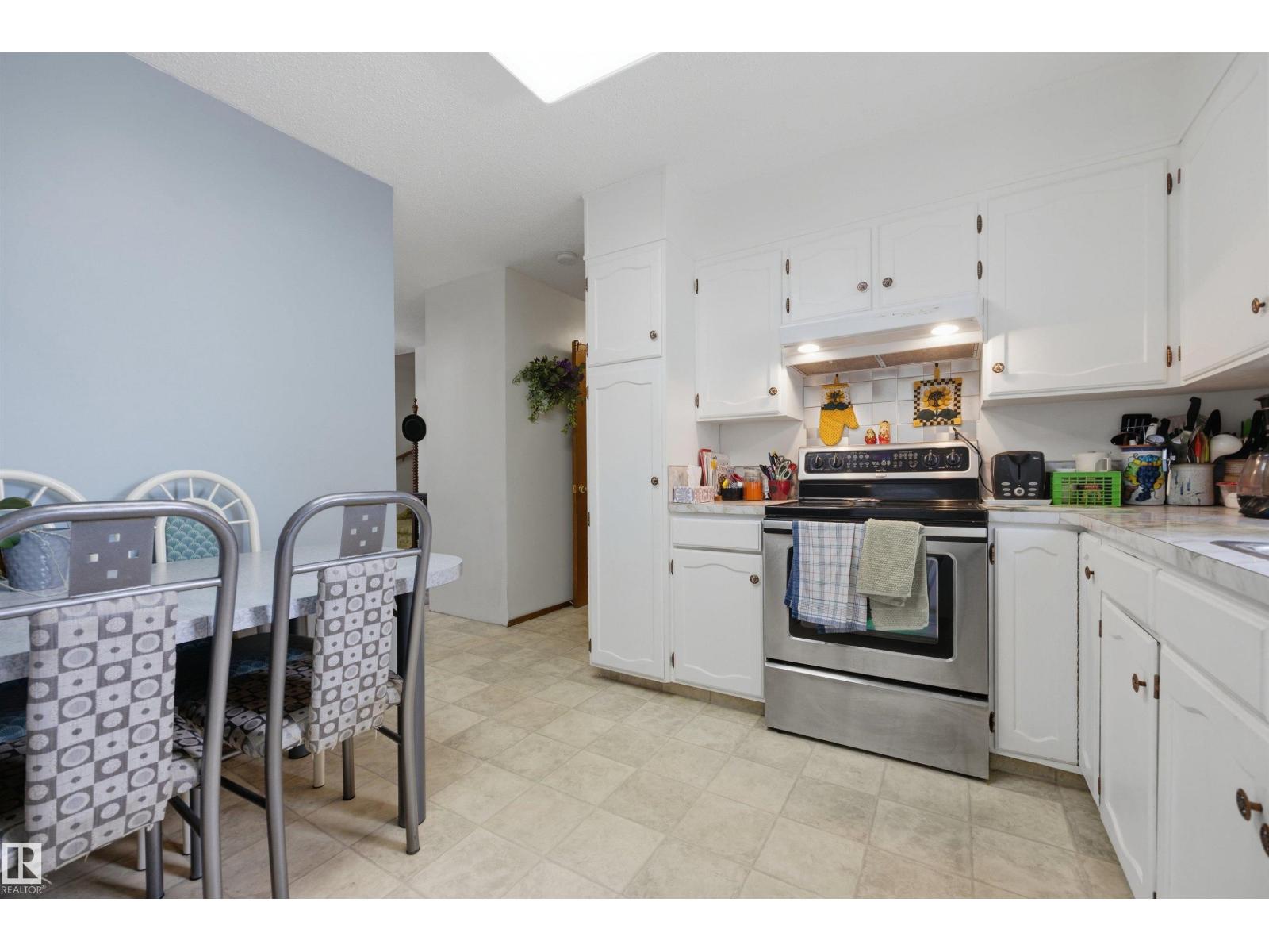 39 MANOR DR — photo 16