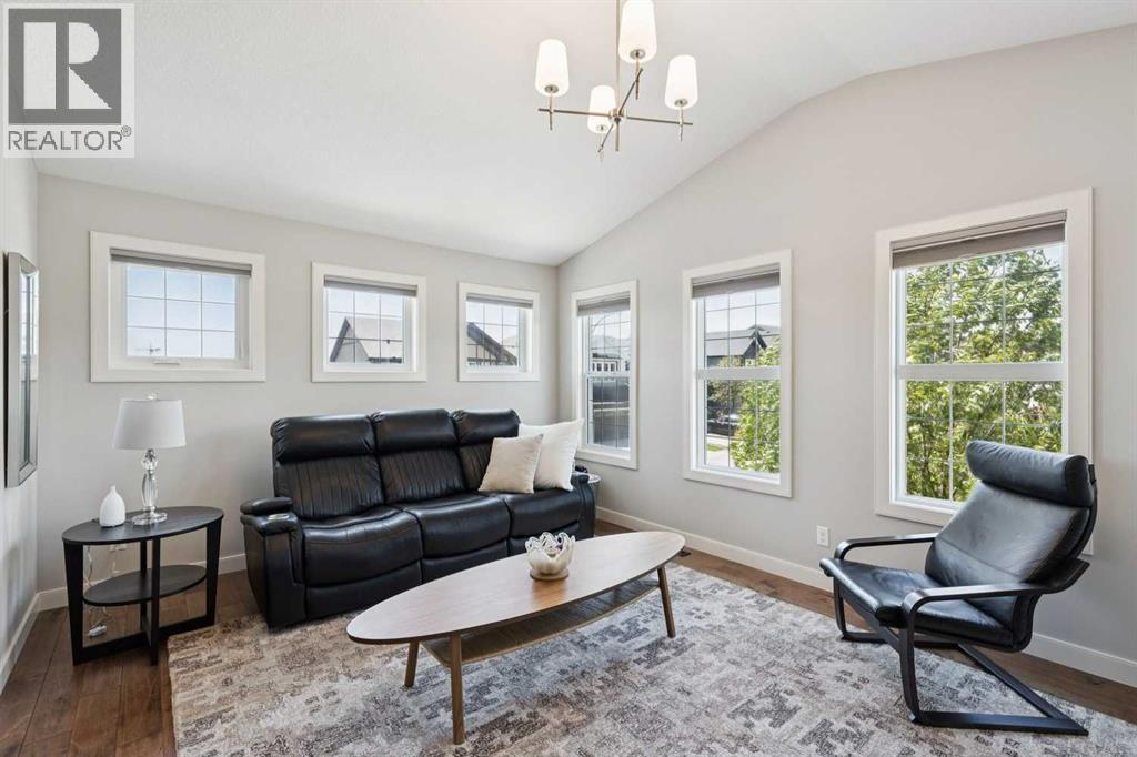 Bonus room with 6 windows and a vaulted ceiling