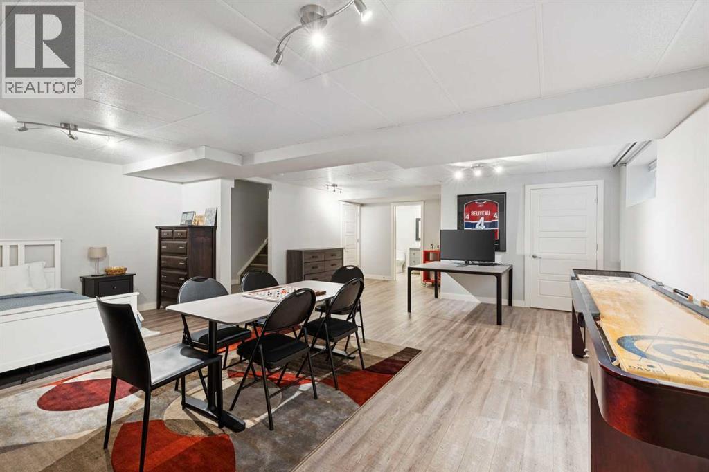 Ideal layout for a pool table