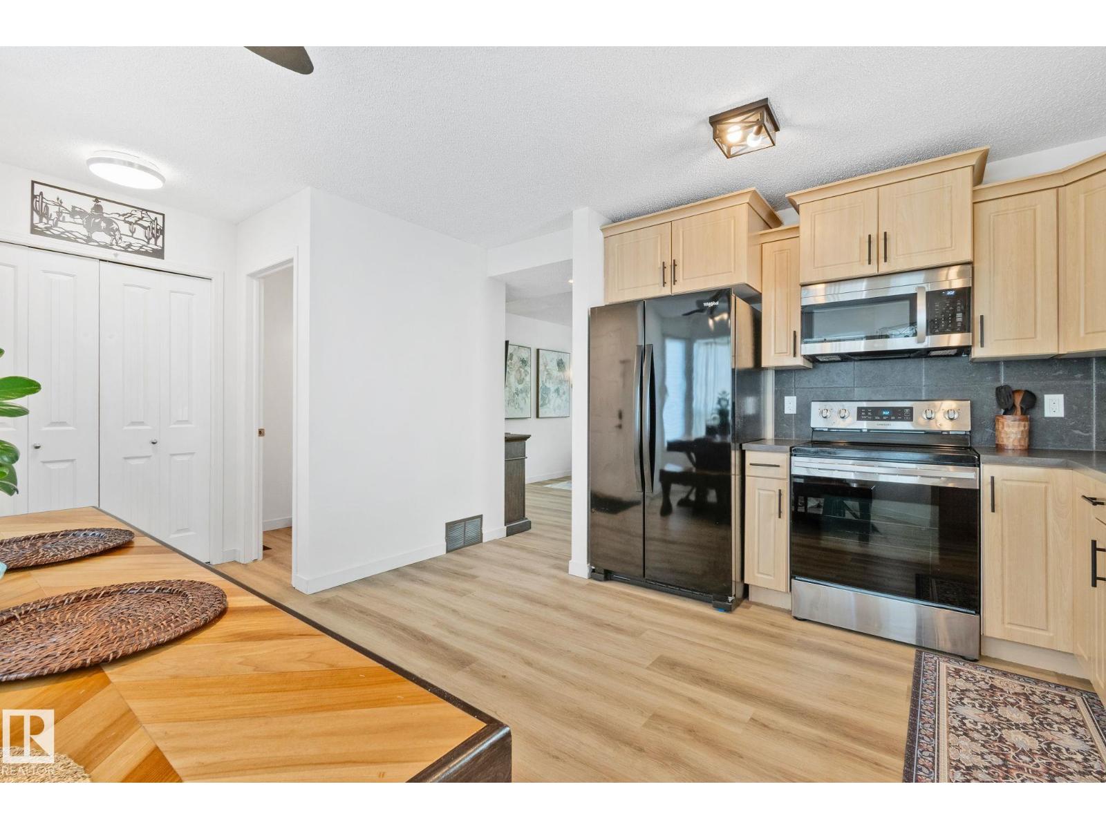 22 VIVIAN WY — photo 10