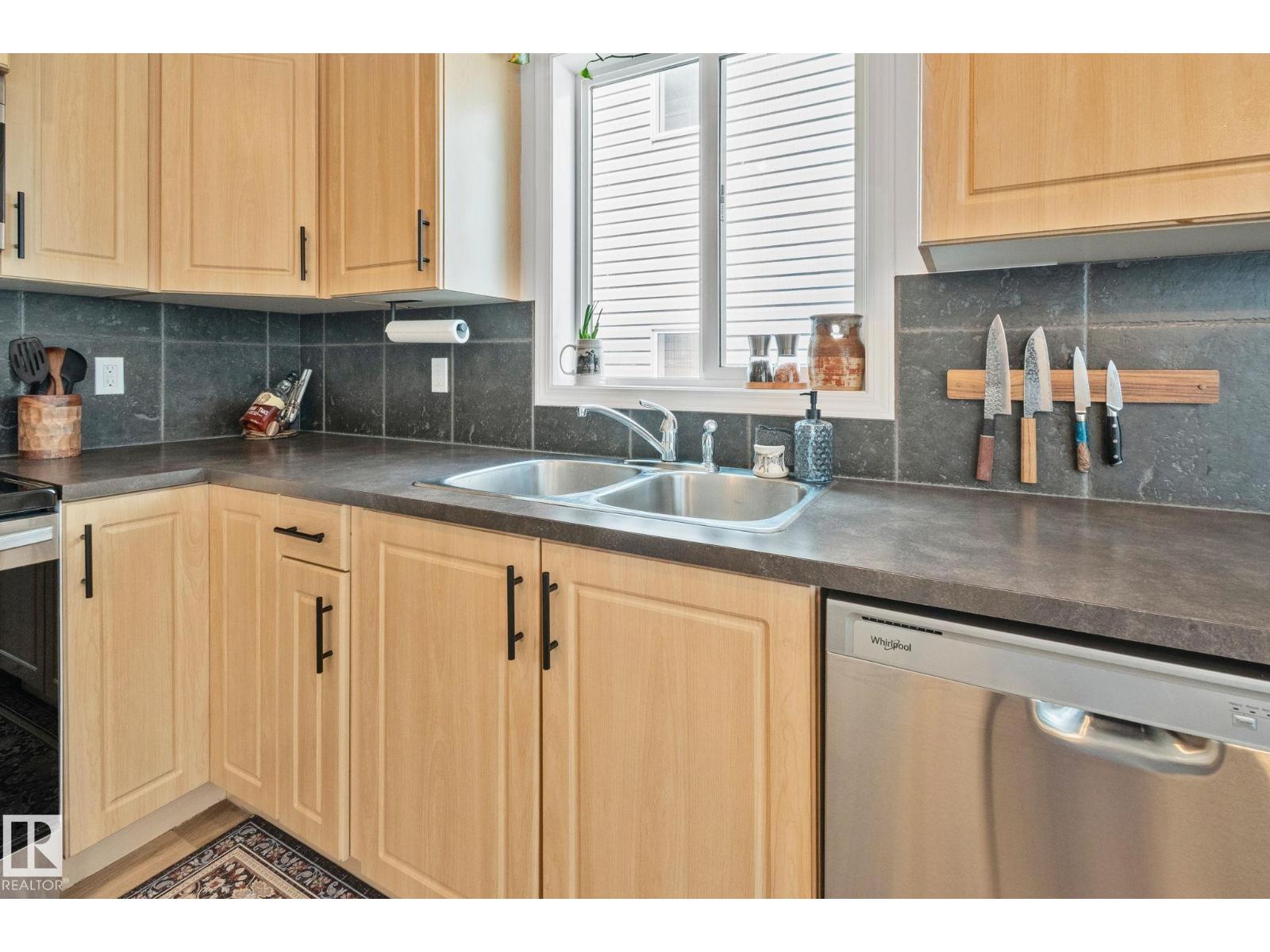 22 VIVIAN WY — photo 13