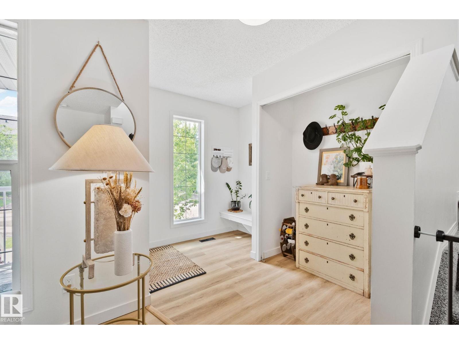 22 VIVIAN WY — photo 16