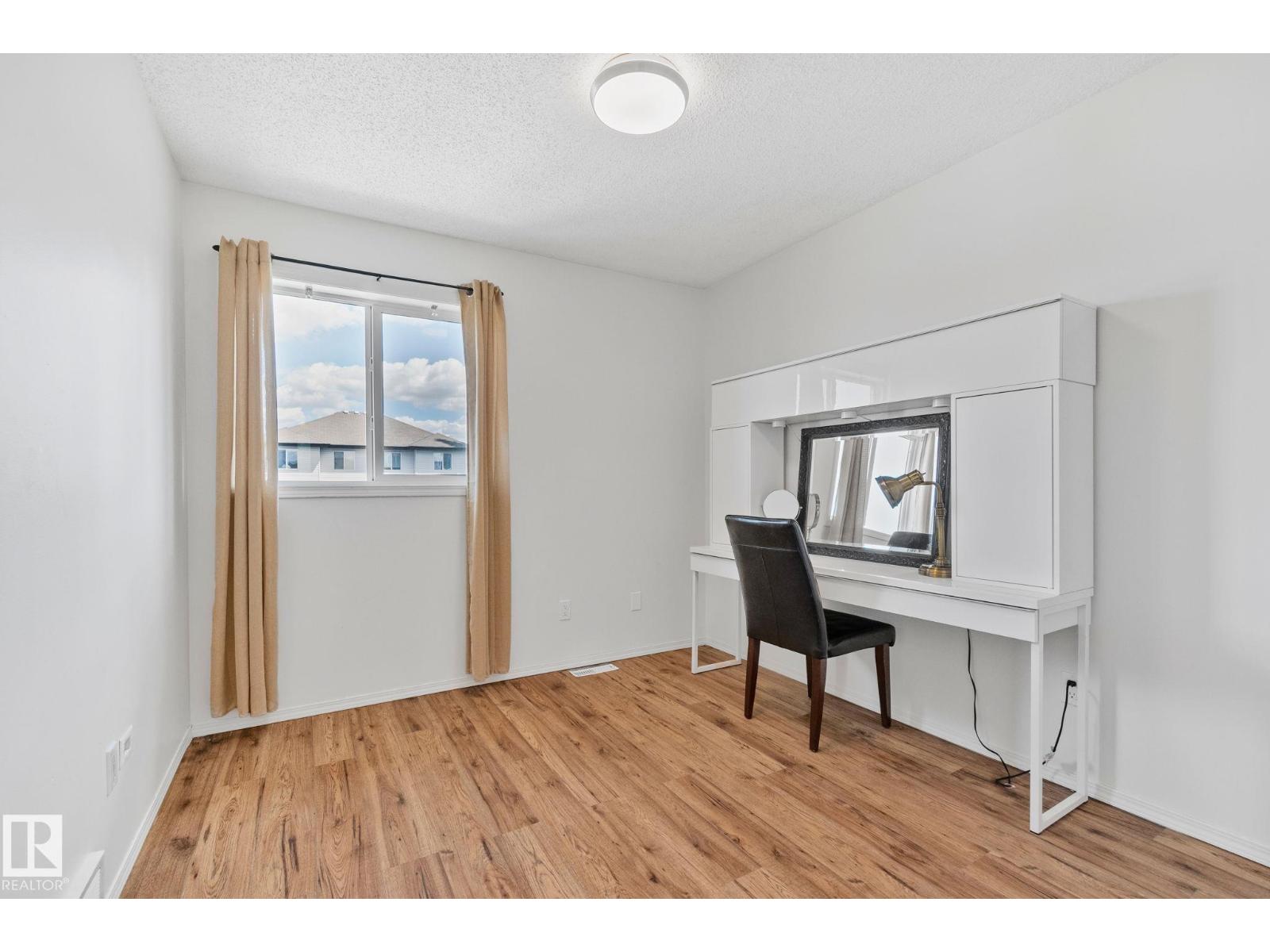 22 VIVIAN WY — photo 23