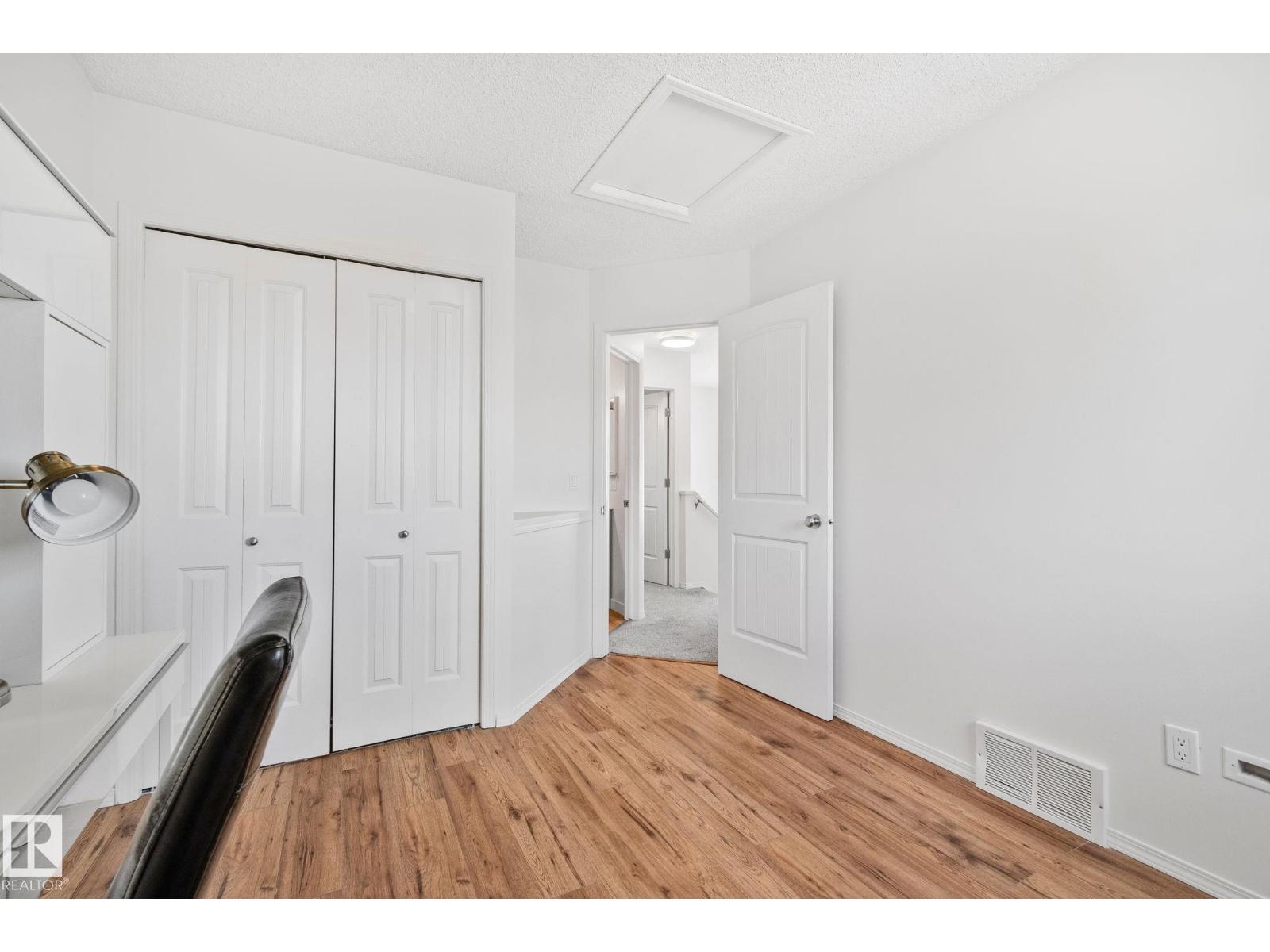 22 VIVIAN WY — photo 24