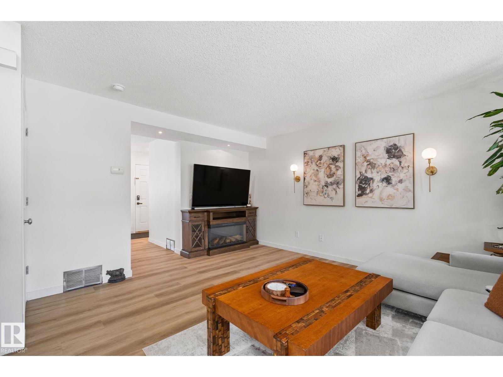 22 VIVIAN WY - photo 3