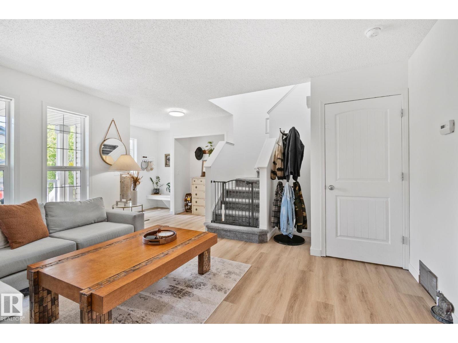 22 VIVIAN WY — photo 6