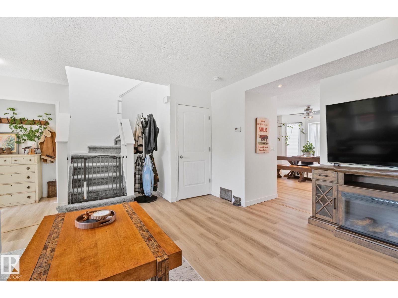 22 VIVIAN WY — photo 7