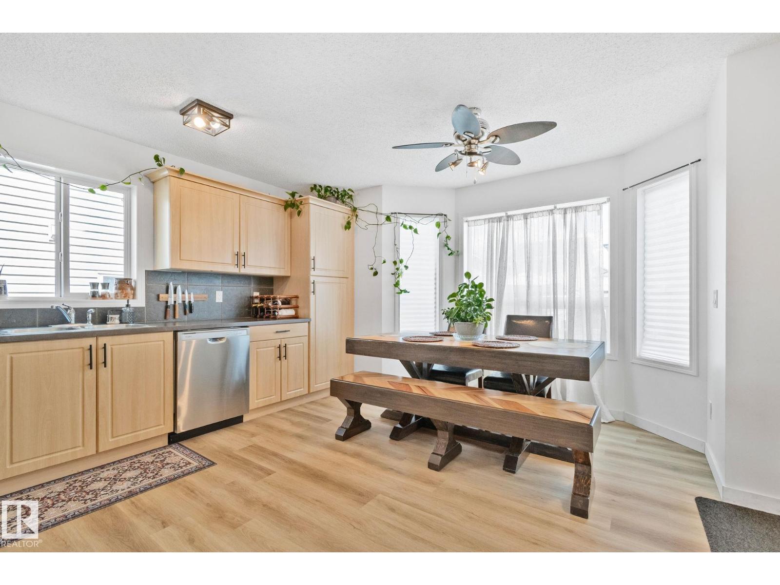22 VIVIAN WY — photo 8
