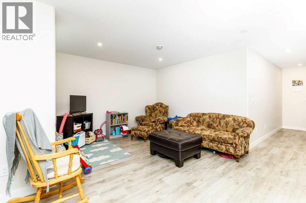 3918 47 Street — photo 38