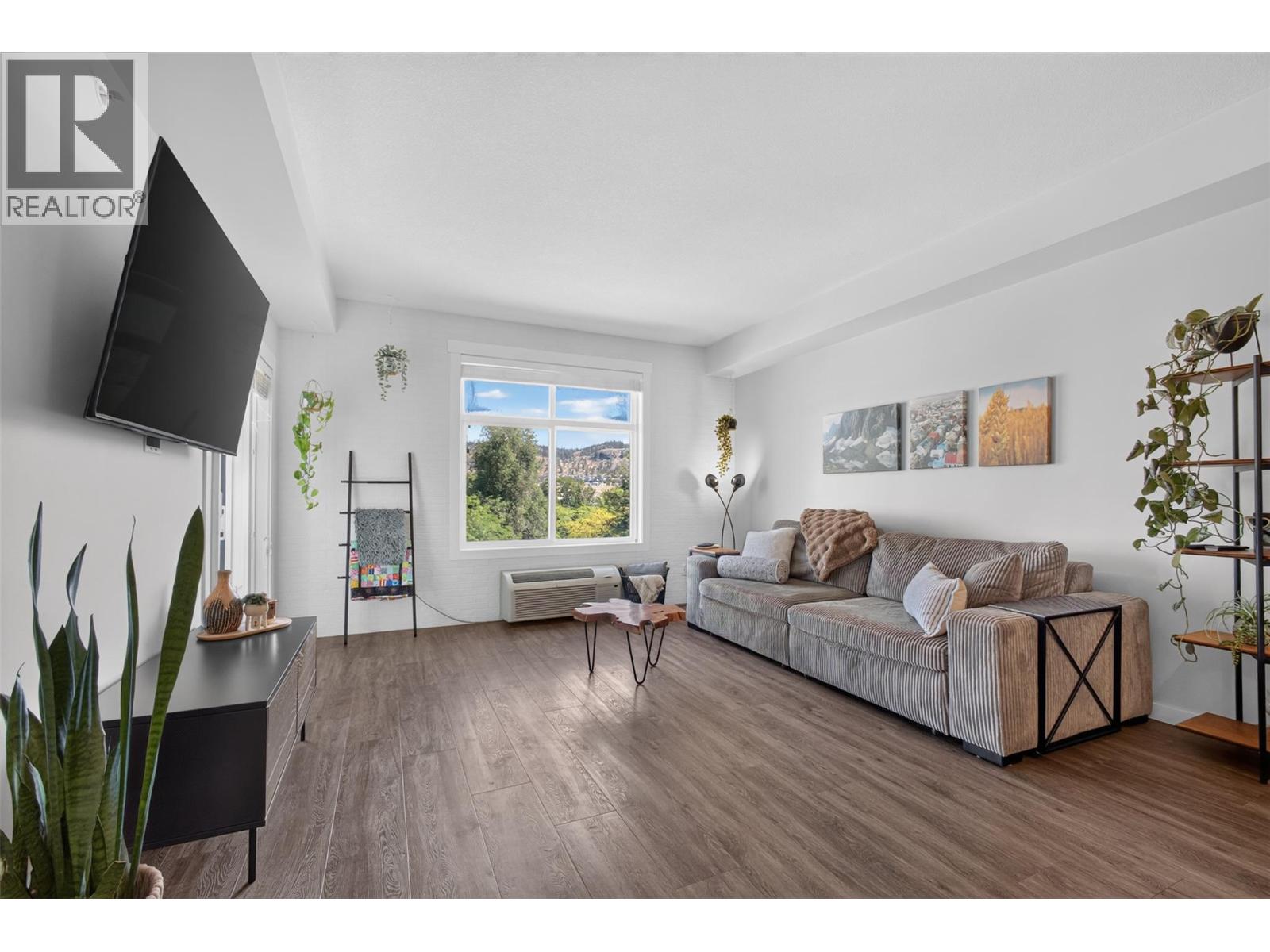 #403 710 Stockwell Avenue - 11