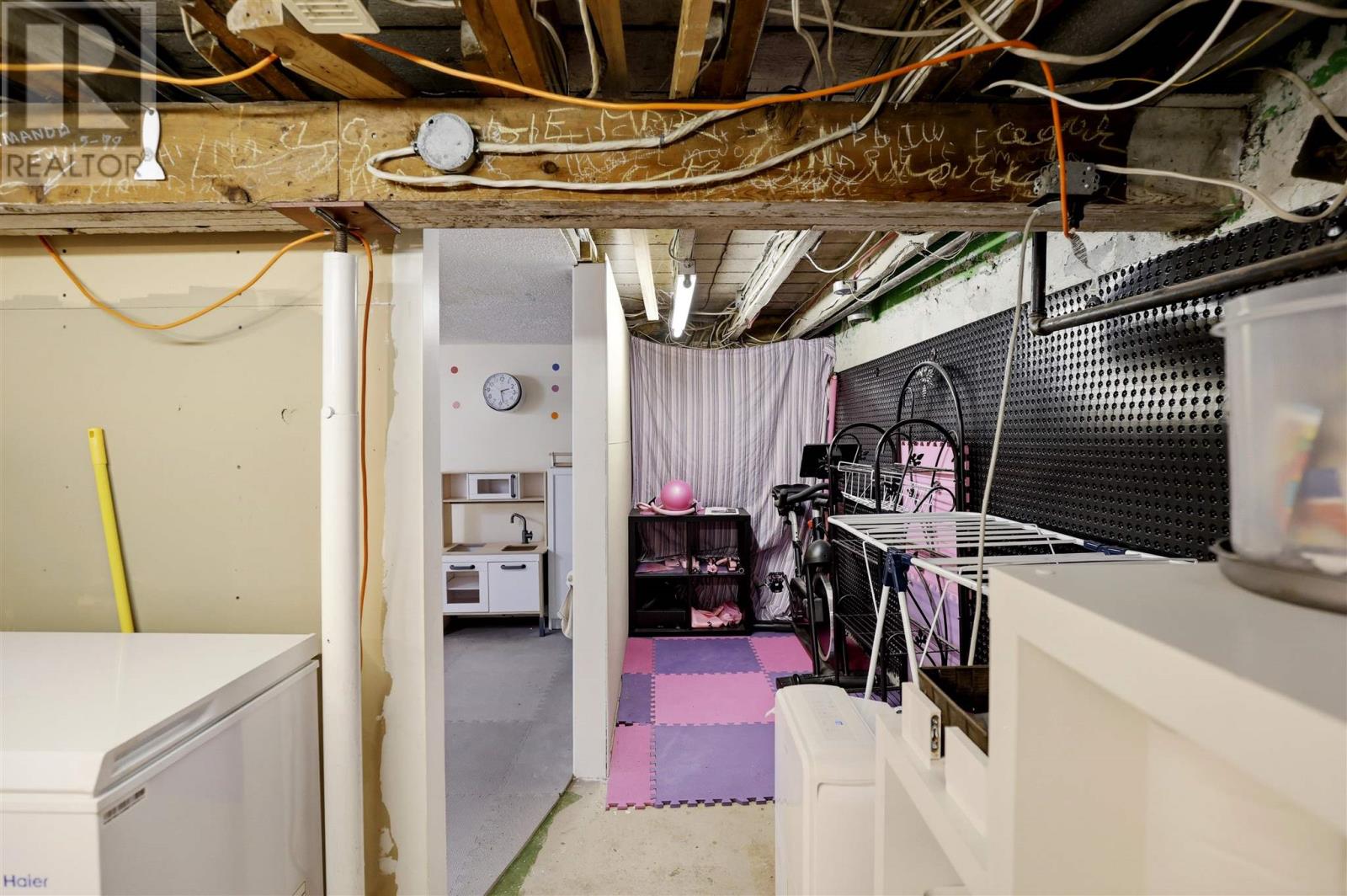 63 Elmwood AVE - 28