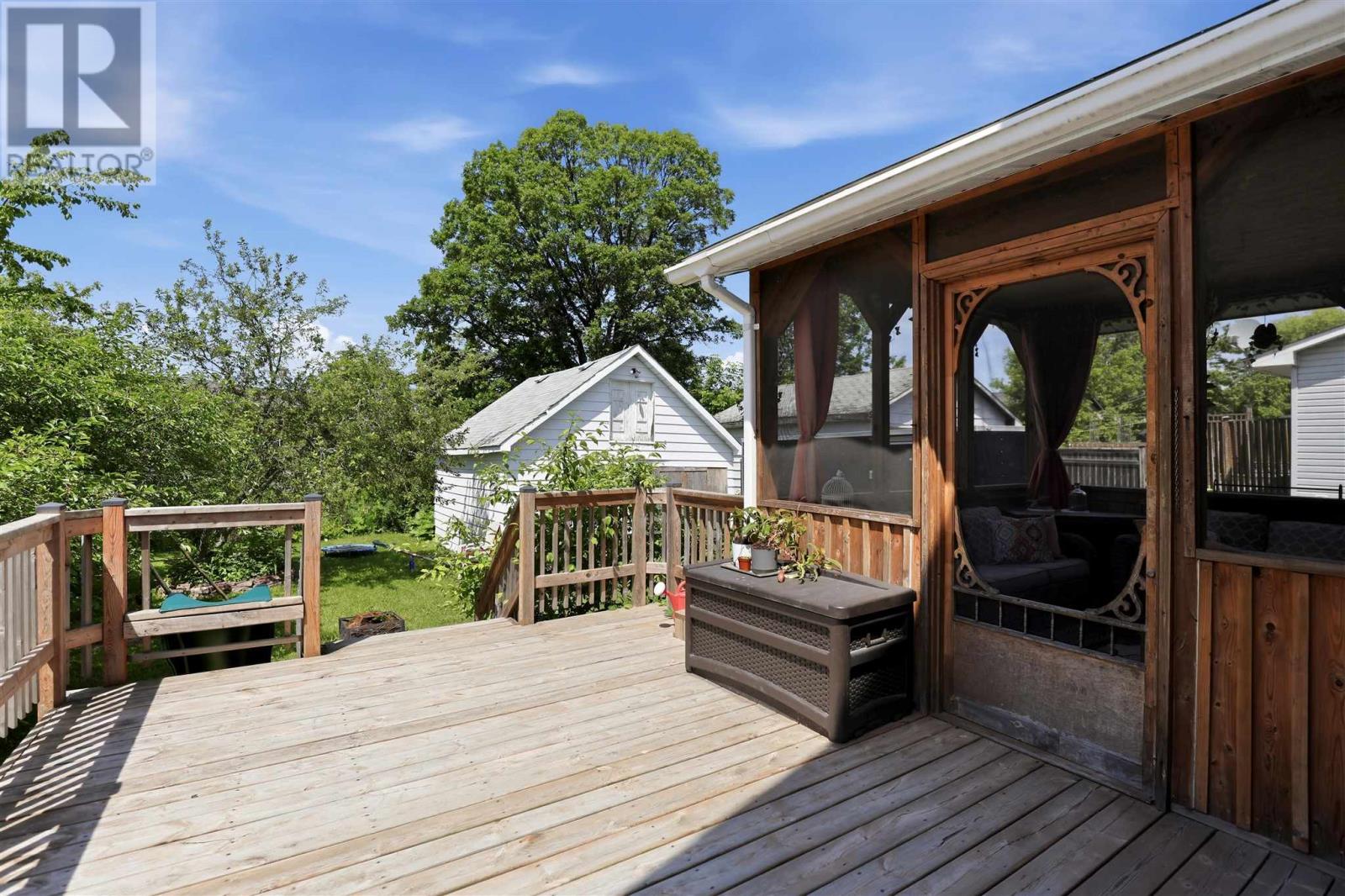 63 Elmwood AVE - 34