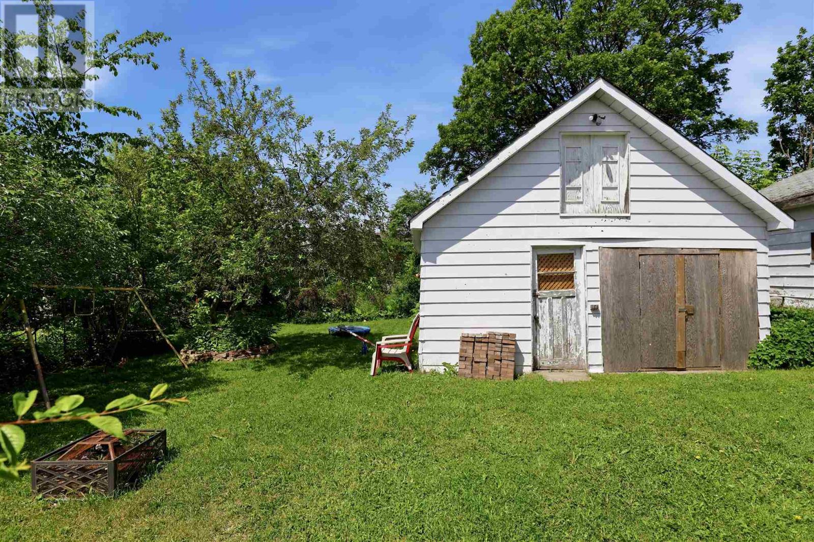 63 Elmwood AVE - 36