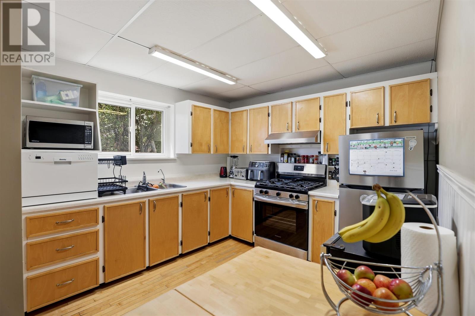 63 Elmwood AVE - 8