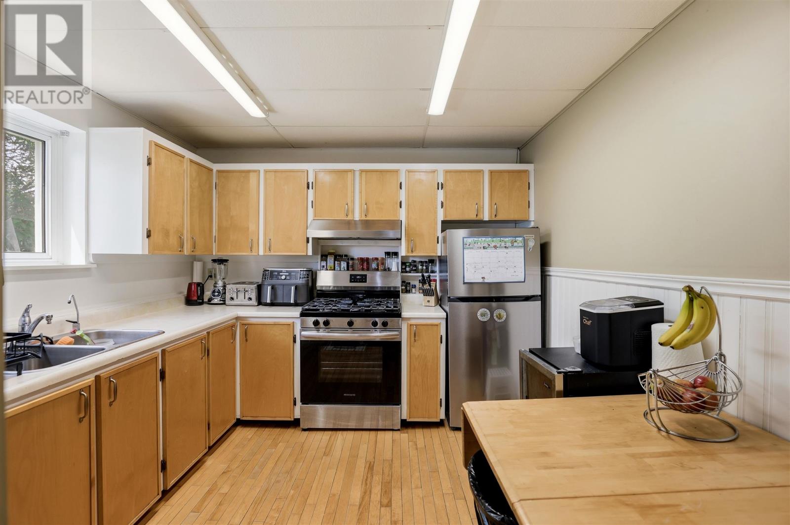 63 Elmwood AVE - 9