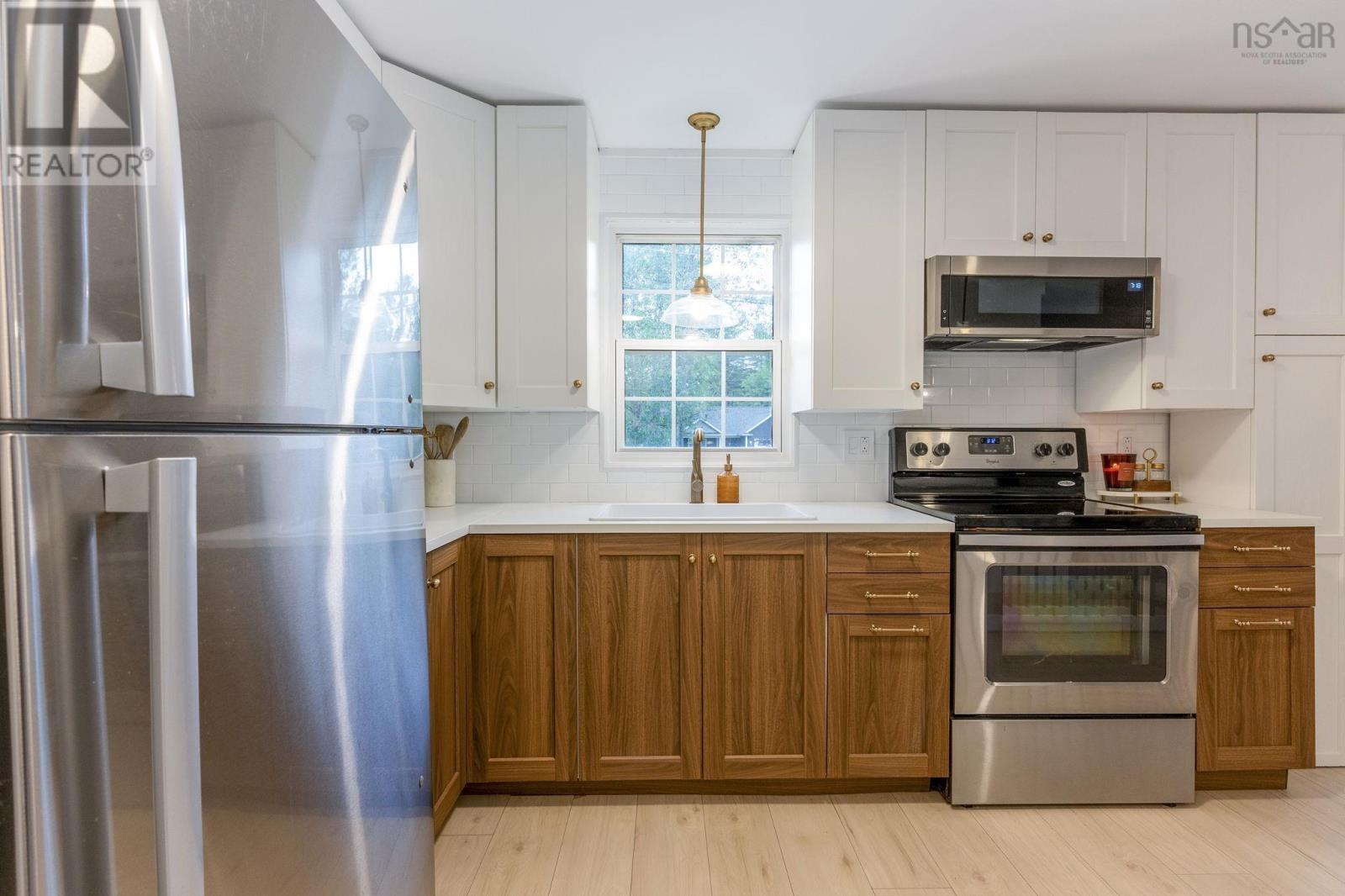 Property 8 of 38 of 33 Ladyslipper Drive