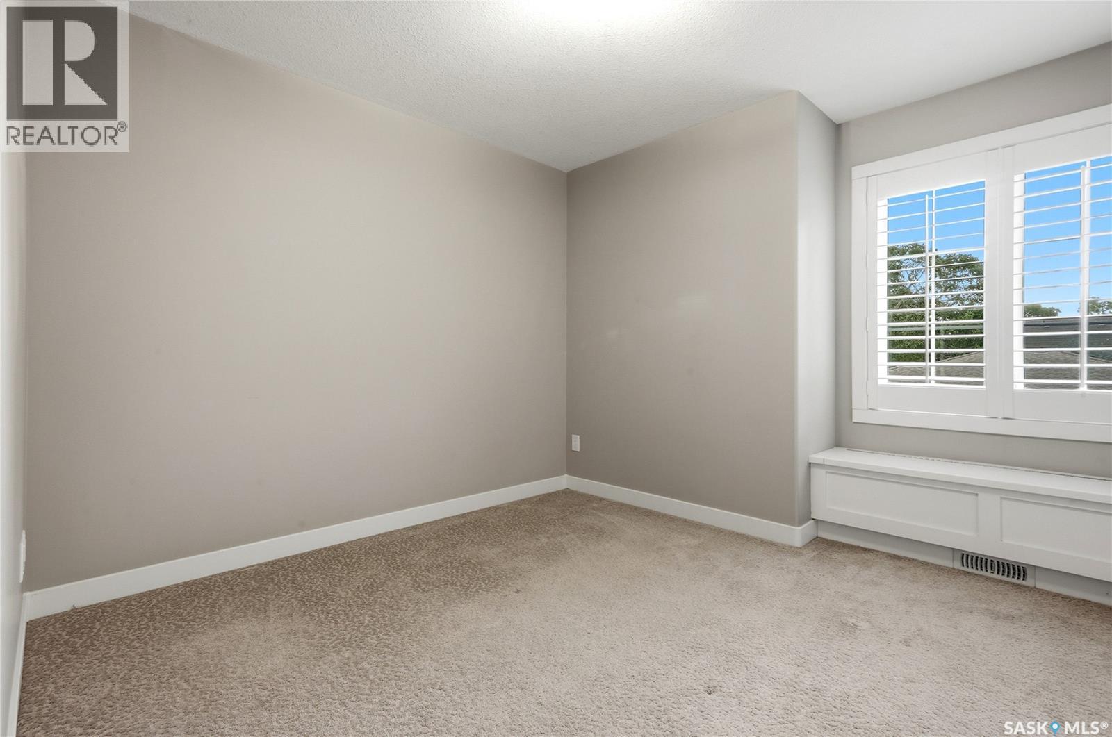 3202 Hill AVENUE - 32