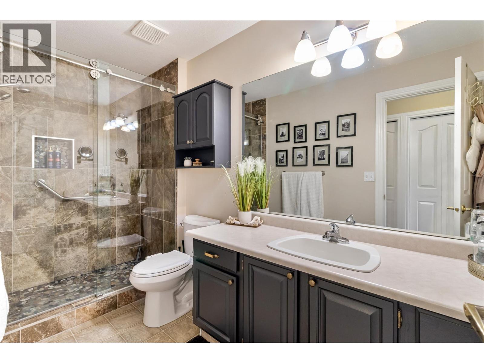 #3 1886 Parkview Crescent - 20