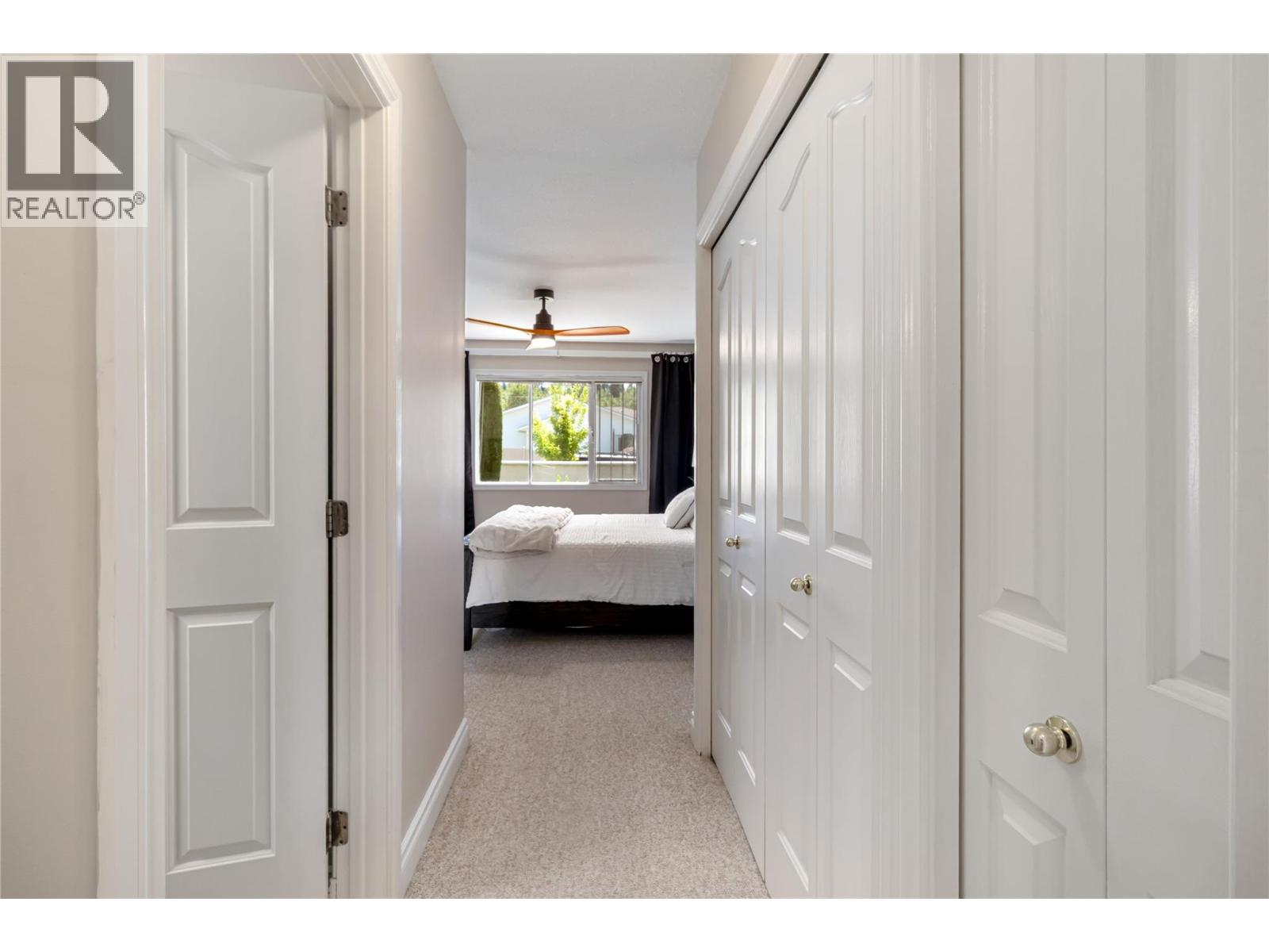 #3 1886 Parkview Crescent - 23
