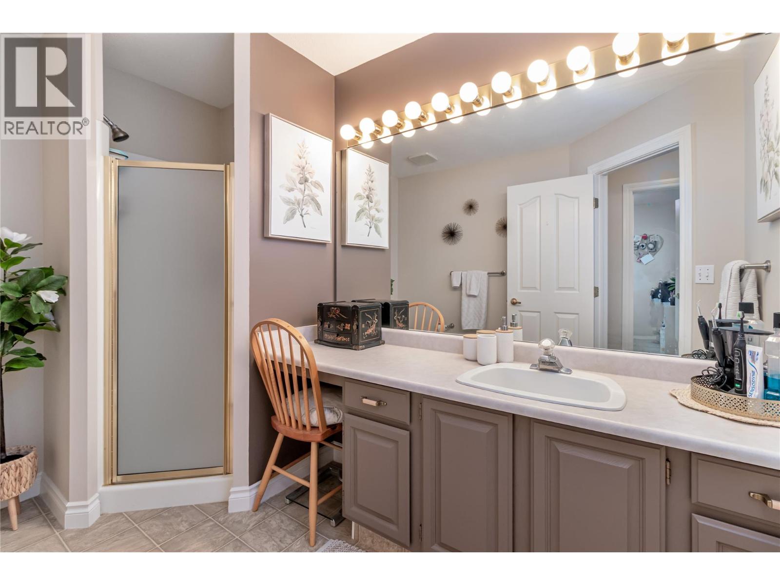 #3 1886 Parkview Crescent - 26