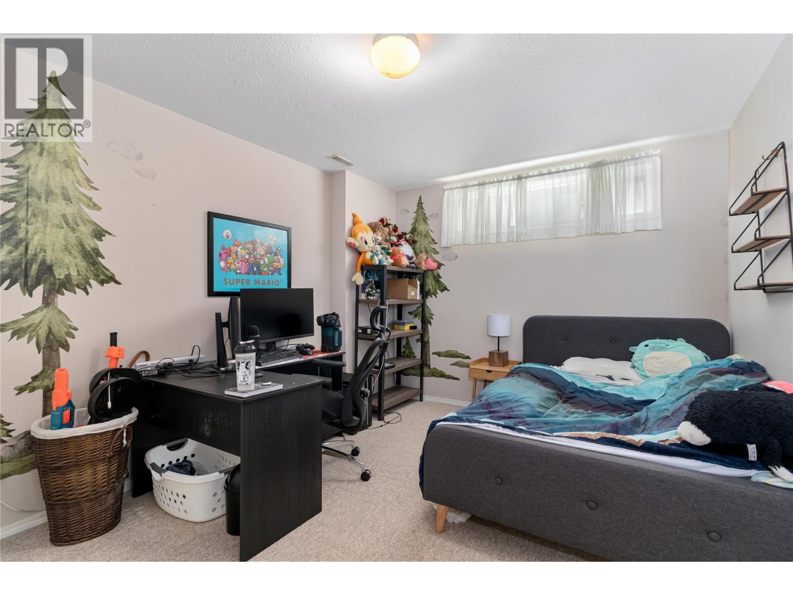 #3 1886 Parkview Crescent - 35