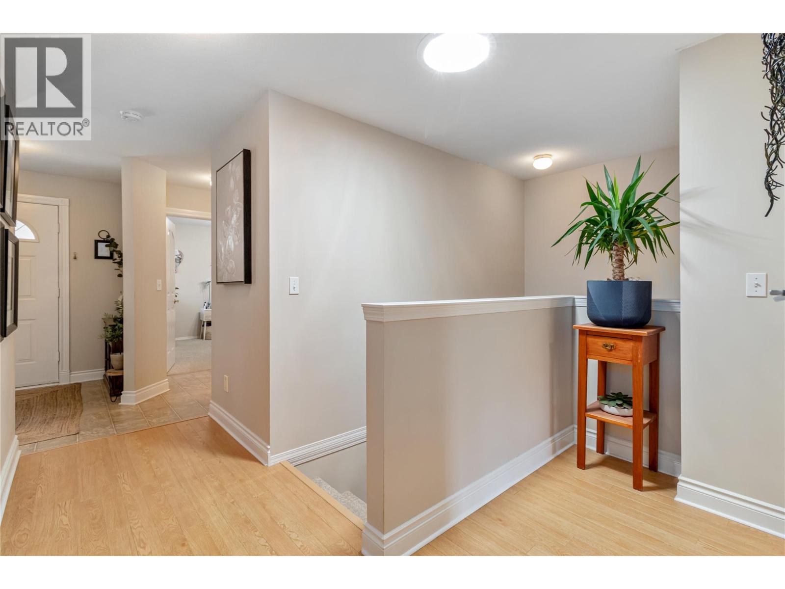 #3 1886 Parkview Crescent - 16