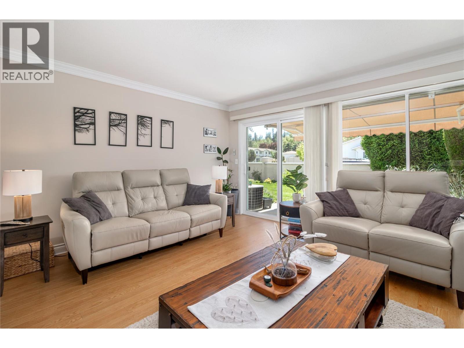 #3 1886 Parkview Crescent - 4