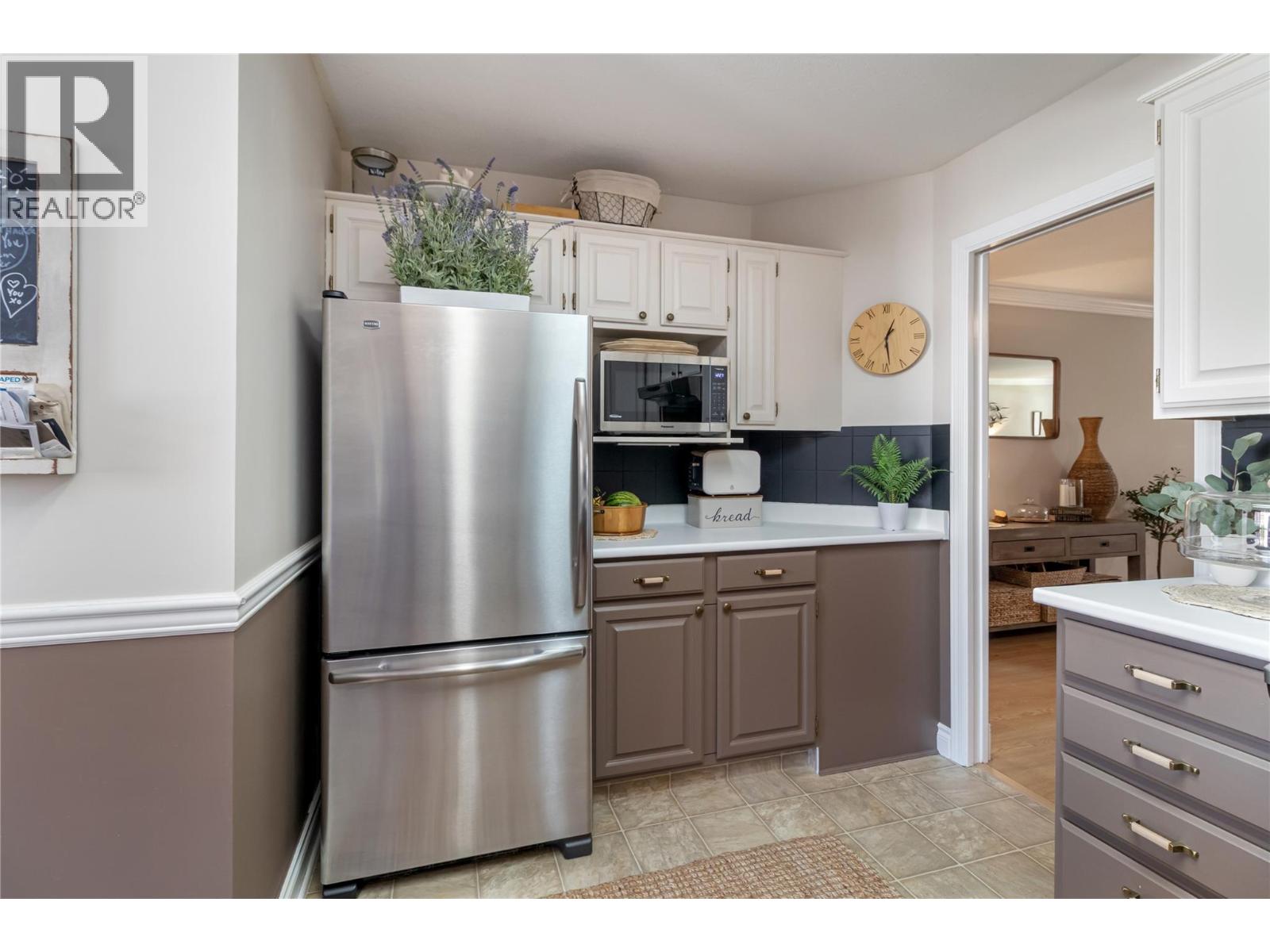 #3 1886 Parkview Crescent - 8